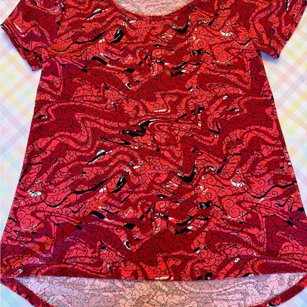 LuLaRoe Red and Black Swirl Short Sleeve Top
